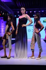 Roshni Chopra at Smile Foundations Fashion Show Ramp for Champs, a fashion show for education of underpriveledged children on 2nd Aug 2015